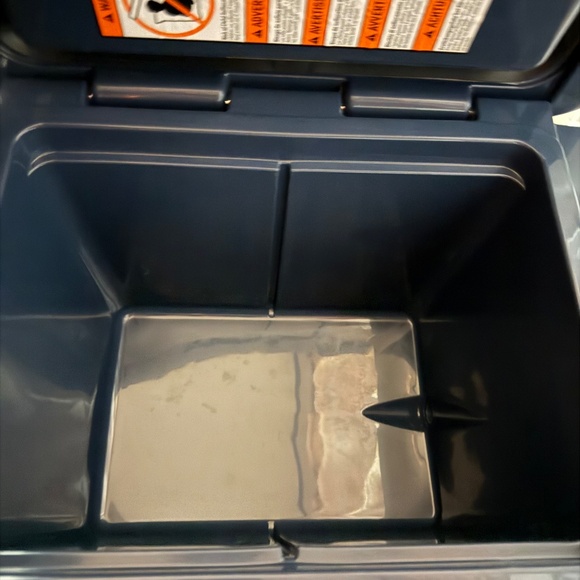 Yetti 35 Tundra cooler - Picture 4 of 7